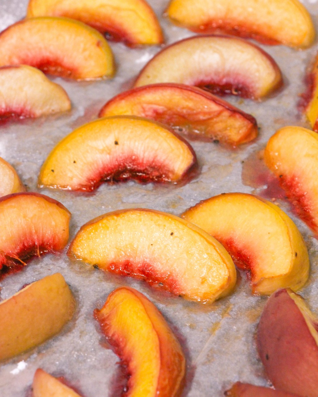 אפרסקים צלויים עם קצפת&nbsp;דבש